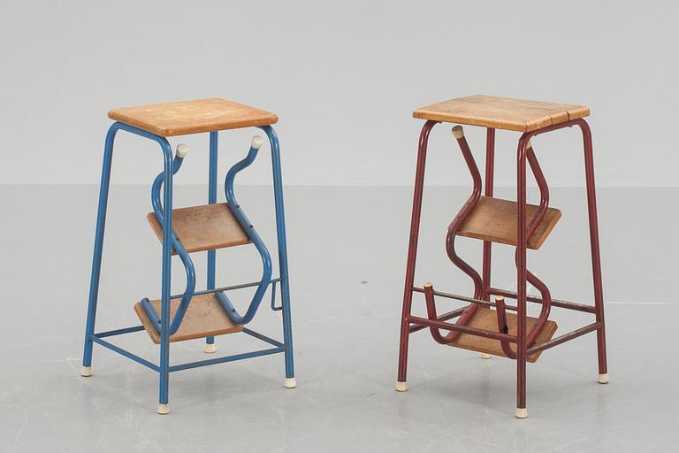 STEGPALLAR, 2 st, 1900-talets första hälft.