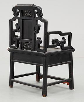 A black and red lacquered wooden chair, Qing dynasty.