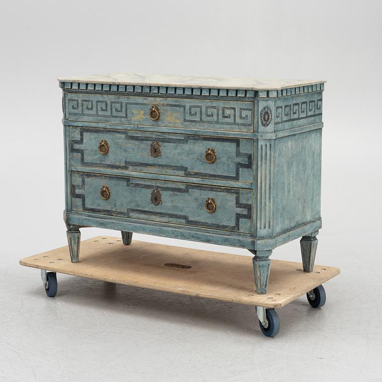 Chest of drawers, Gustavian style, first half of the 20th century.