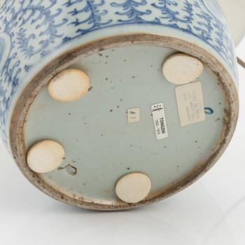A Chinese blue and white jar/table lamp. Qing dynasty, late 19th Century.