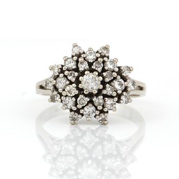 RING, 14K vitguld med briljant och åttkantslipade diamanter, totalt ca 1ct enligt gravyr. Vikt ca 5g.