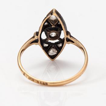 Ring, 14K guld, gammalslipad diamant ca 0.25 ct, rosenslipade diamanter och en syntetisk sten. Ryssland.