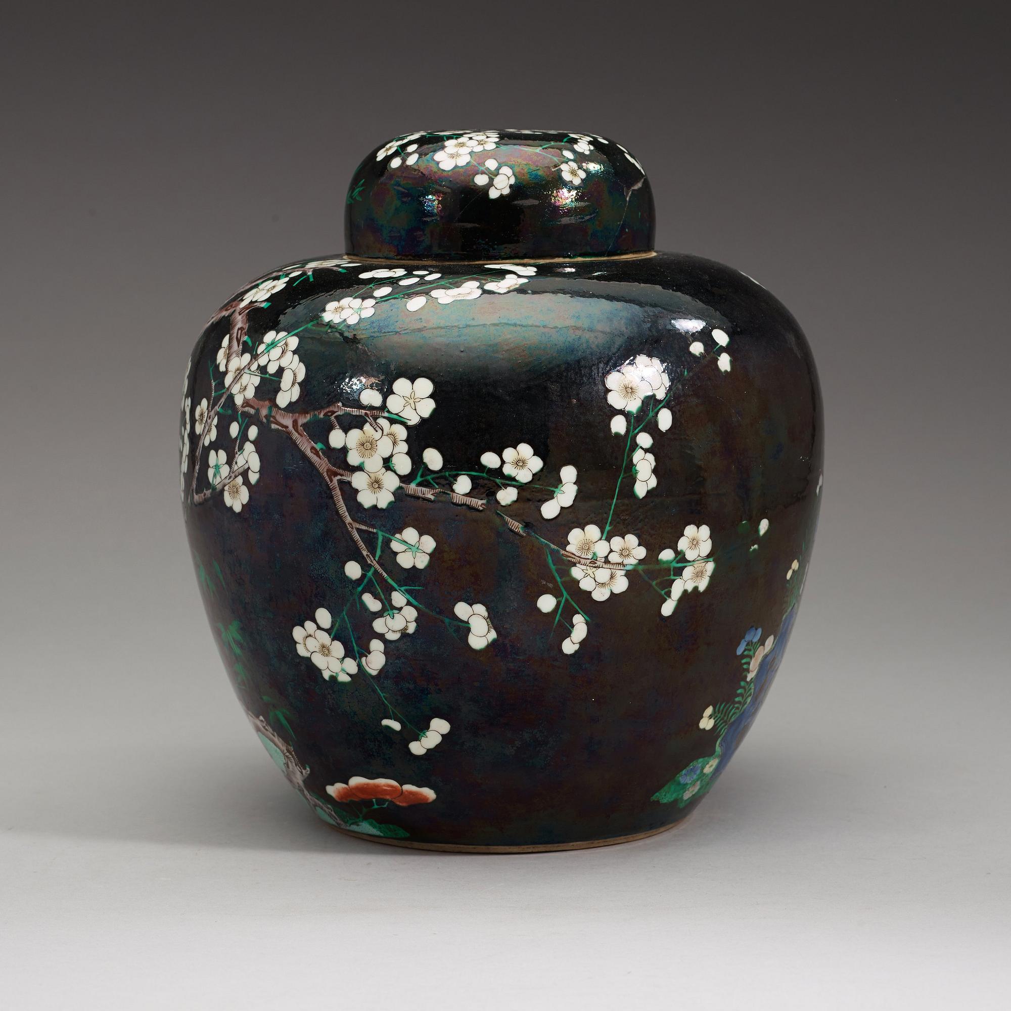 BOJAN med LOCK, porslin. Sen Qingdynastin (1644-1912).