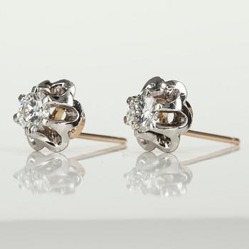 ÖRHÄNGEN, 14K guld, briljantslipade diamanter tot. ca 0,60 ct. Vikt 3,0 g.