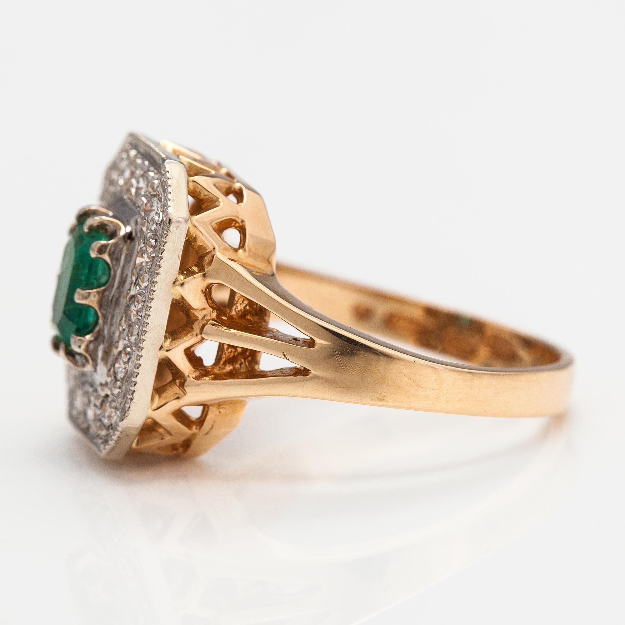 Ring, 14K guld, smaragd och diamanter ca 0.21 ct tot och smaragd. Kulta Market Vuorinen Tavastehus 1994.
