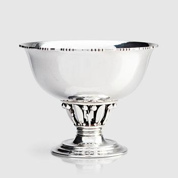 11. Georg Jensen, skål på fot, Köpenhamn 1925-1932, sterling silver, design nr 180B, svenska importstämplar K Anderson 1931.