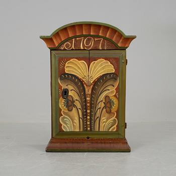 VÄGGSKÅP, allmoge, 1800-tal.