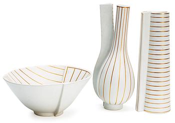 466. A set of two Wilhelm Kåge vases and a bowl, 'Guldsurrea', Gustavsberg 1950's.