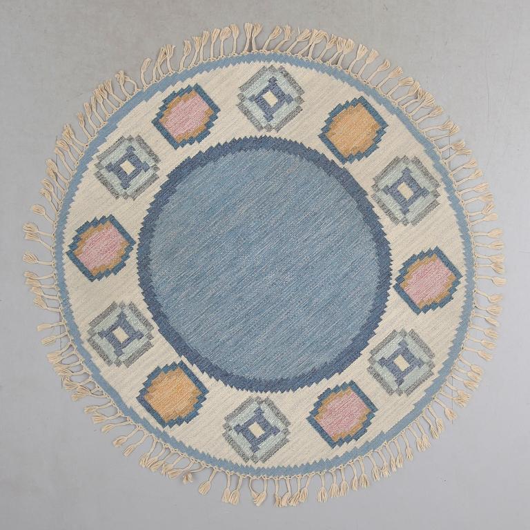 MATTA, rölakan, Ingegerd Silow. Diameter ca 165 cm.
