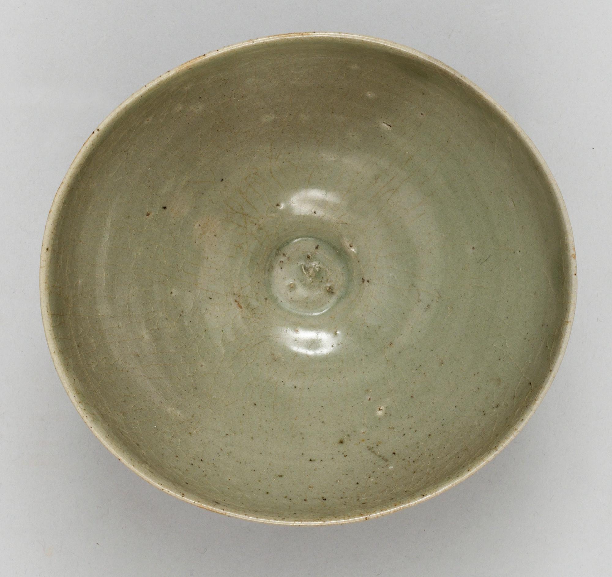 A Korean celadon bowl, Koryo (918-1392).