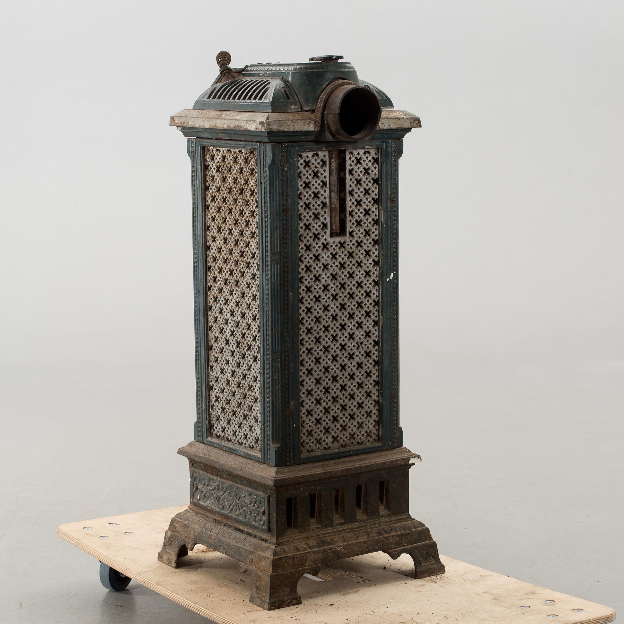 A cast iron stove, around 1900.