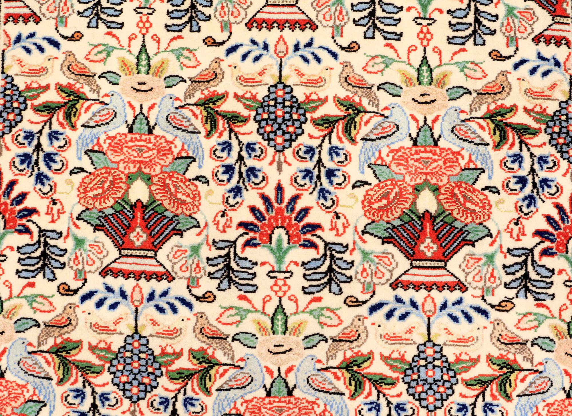 GALLERIMATTA, Figural Ghom part silk, ca 410 x 88 cm.