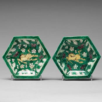 792. A pair of bisquit porcelain dishes, Qing dynasty, Kangxi (1662-1722).