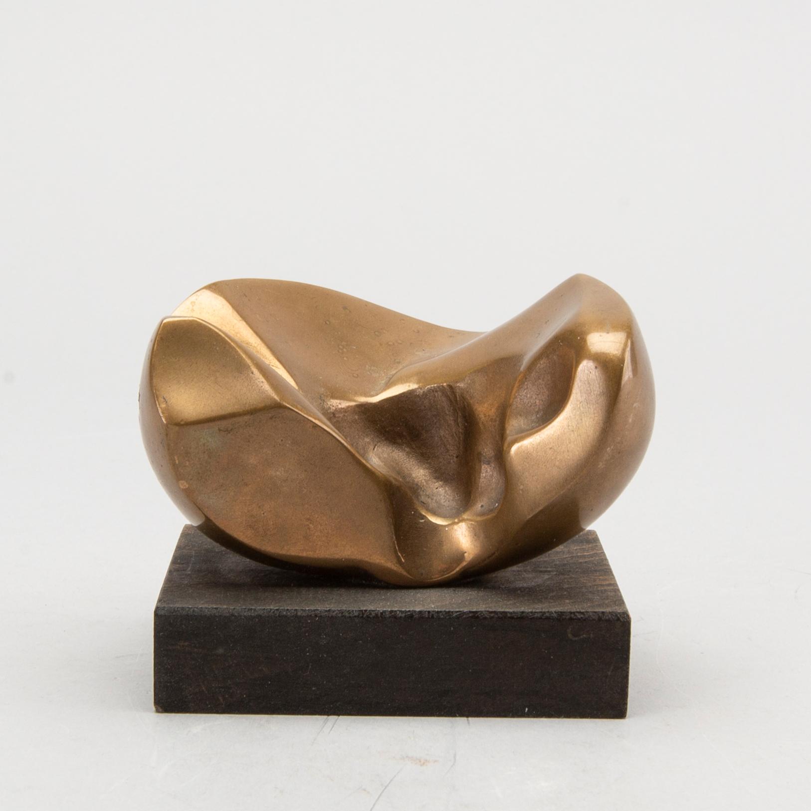 THOMAS NORDBÄCK, a signed and numbered bronze sculpture.