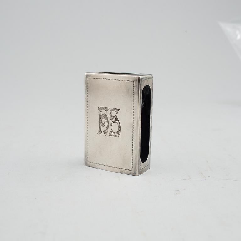 ASKAR, 5 stycken samt TÄNDSTICKSASKFODRAL, silver, bl a Åbo 1912.