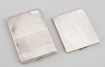 CIGARETT -OCH VISITKORTSETUI, silver, bl a 1946. Vikt 257 g.