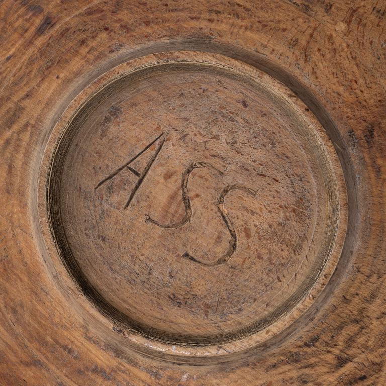 Tallrikar, ett par, samt ett fat, allmoge, 1800-tal.