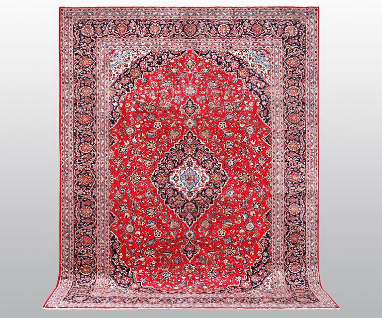 A carpet, Kashan, ca 384 x 295 cm.