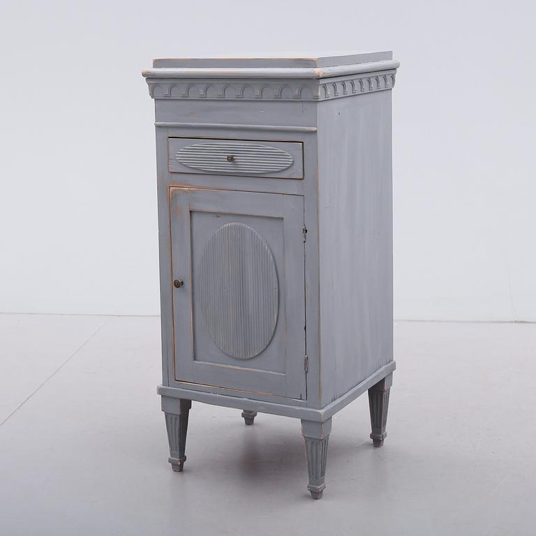 KOMMOD, 1900-talets första hälft.