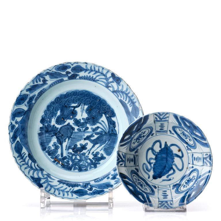 A set of two blue and white kraak dishes, Ming dynasty, Wanli (1572-1620).