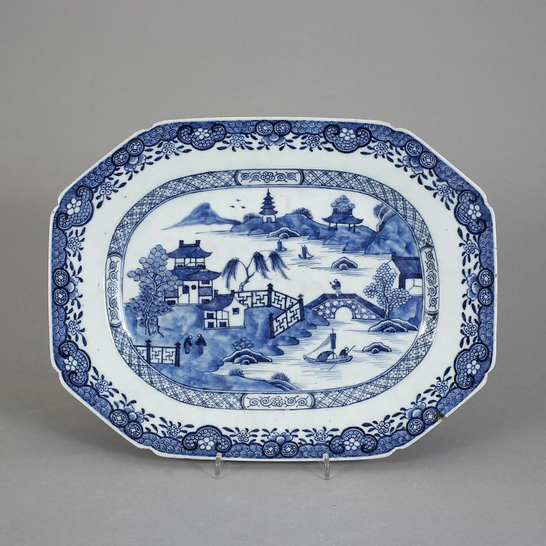 STEKFAT, porslin. Kina, Qianlong (1736-1795).