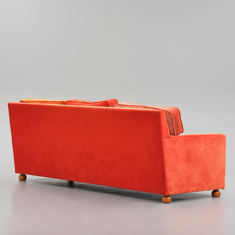 Josef Frank, a three-seated sofa, model 3031, Firma Svenskt Tenn, 2000s.