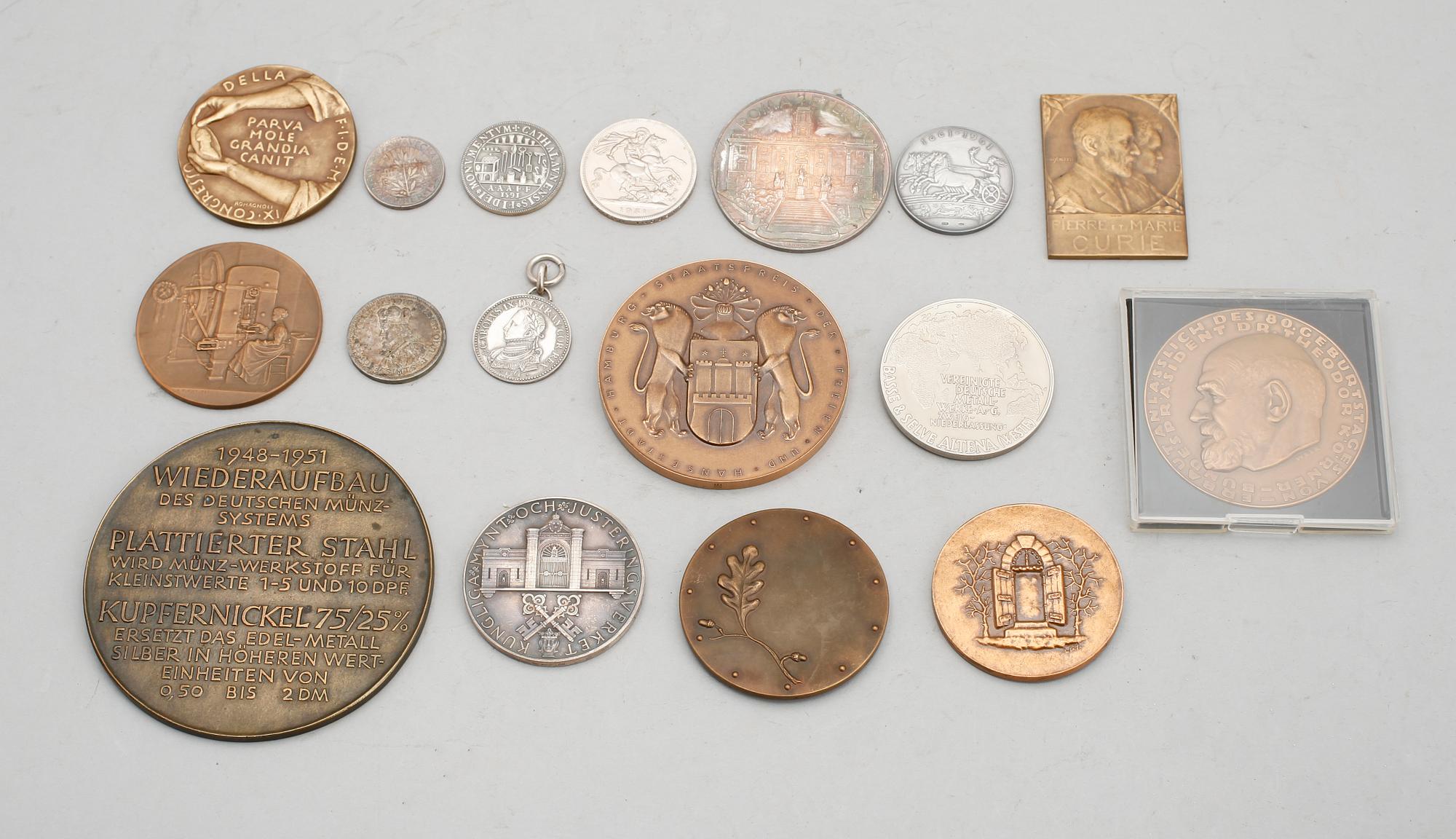 SAMLING MINNESMDALJER, ca 15 st, brons och andra metaller, 1900-tal.