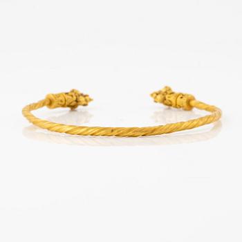 A presumably modern gold bracelet in the Greco-Roman-style.