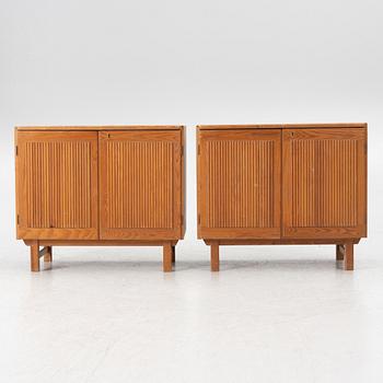 Skåp, ett par, sportstugemöbler, Svensk Fur, 1900-talets mitt.