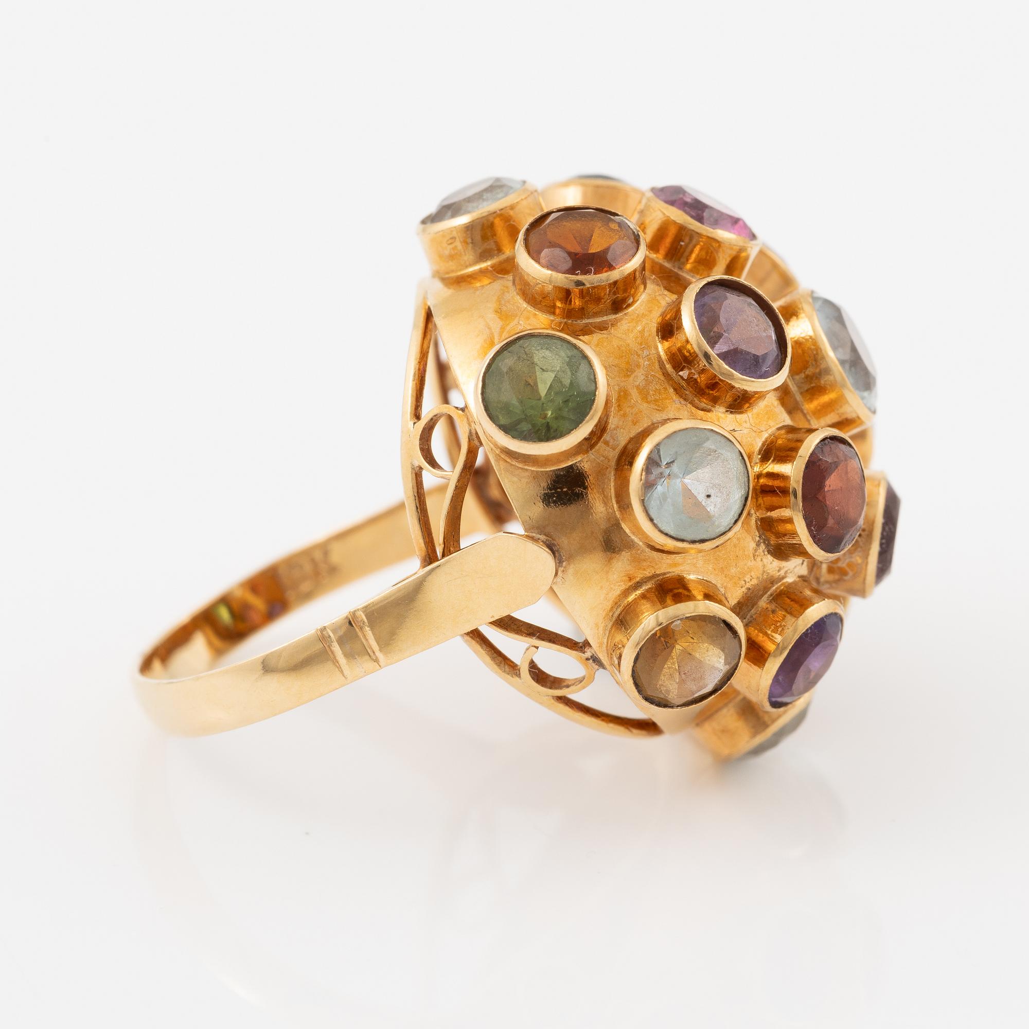 Ring 18K guld med olika färgstenar.
