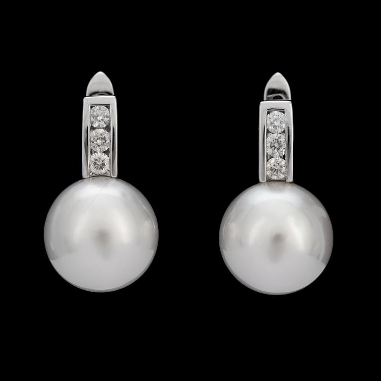 A pair of diamond, 0.26 ct in total, and pearl, 11.2 mm, earrings.