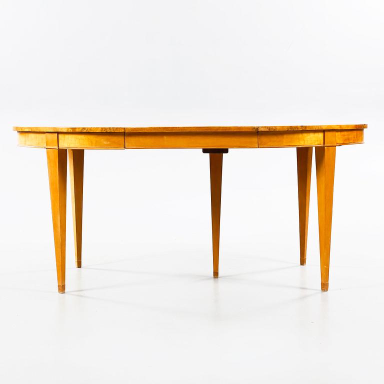 A dining table from around the year of 1900.