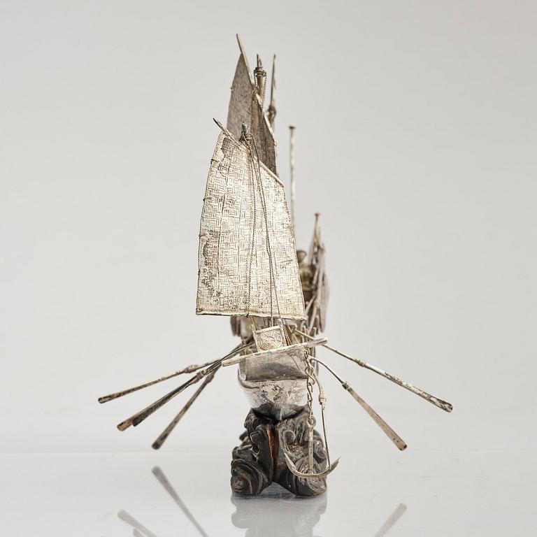 Two Chinese silver models of djunks, Shanghai, around 1900.