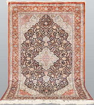 An oriental silk rug, ca 151 x 90 cm.
