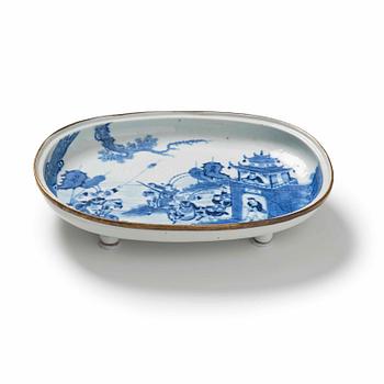 A blue and white tray, Qing dynasty, 19th Century.