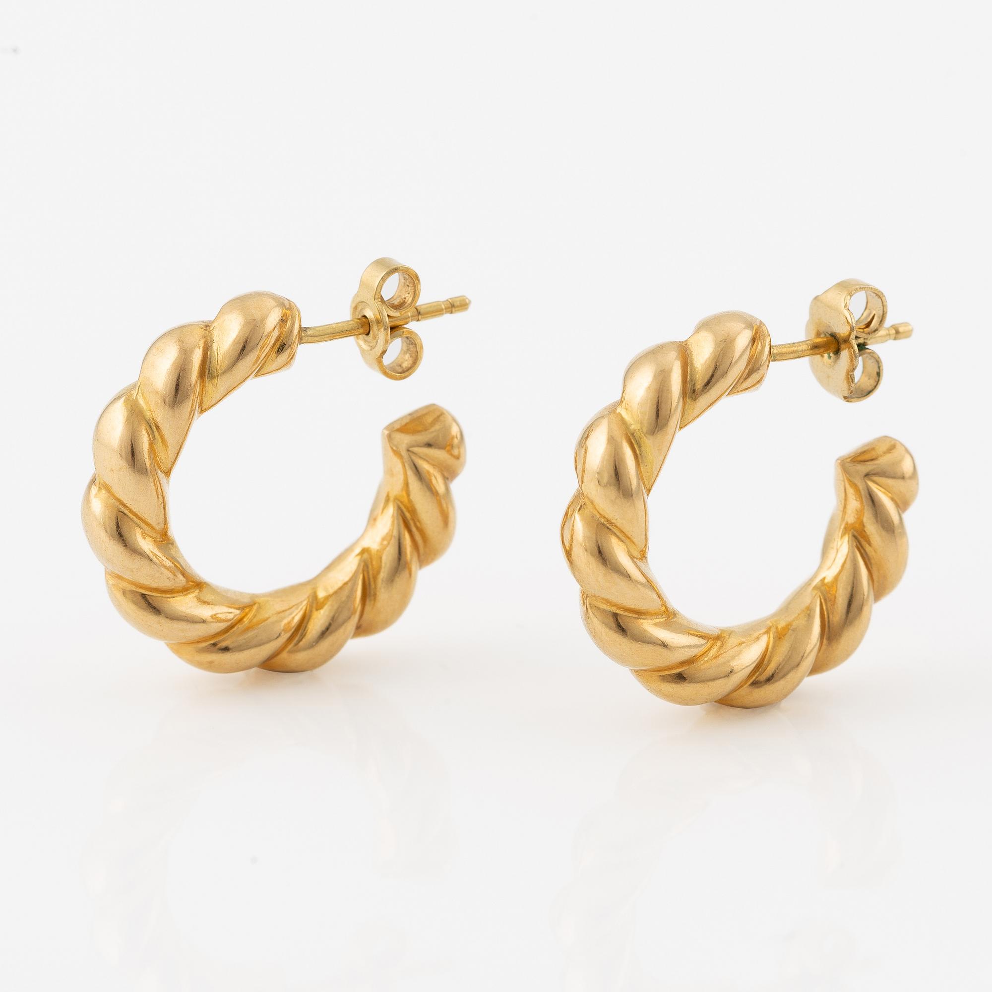 A pair of earrings 18K gold.