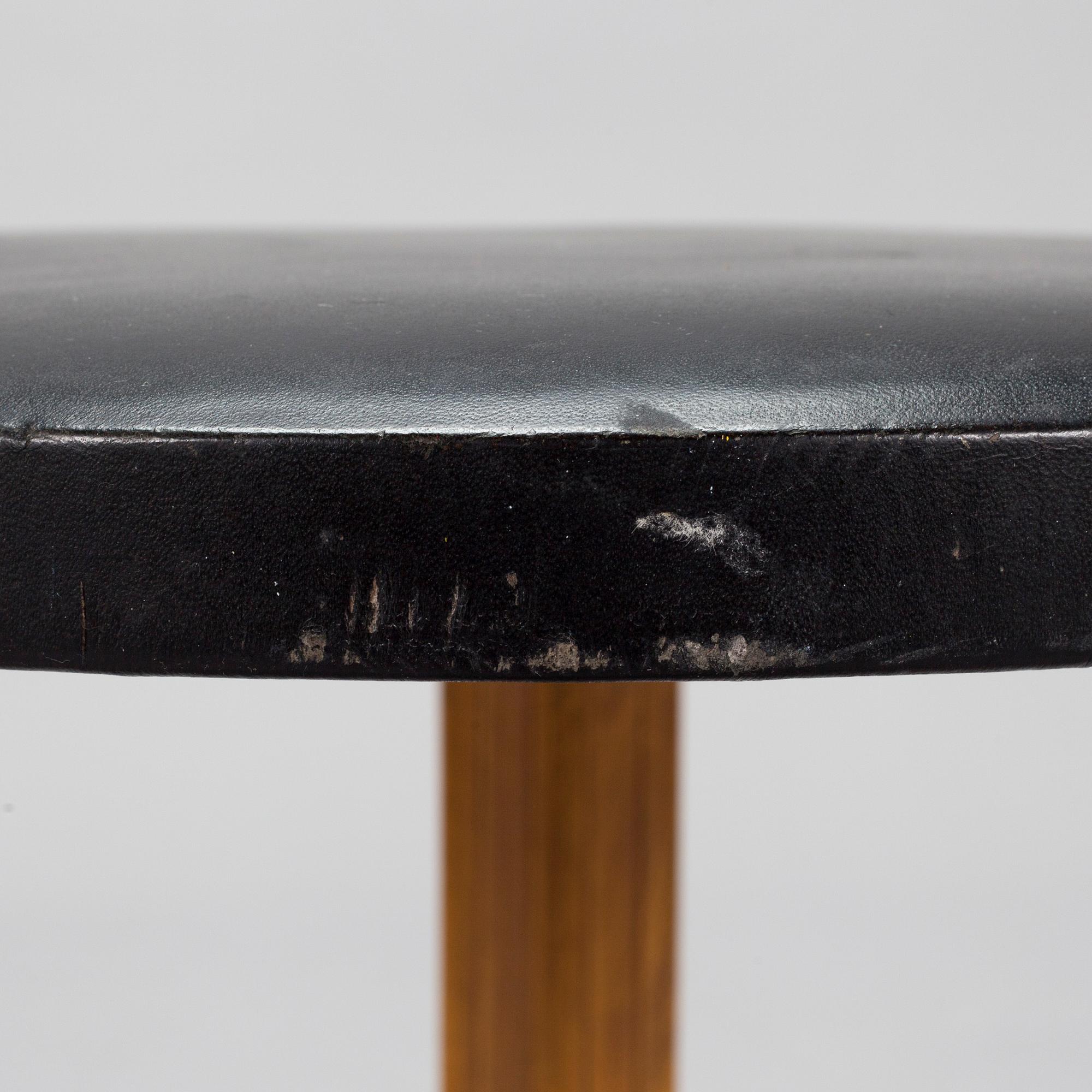 Alvar Aalto, A mid 20th century 'X600' stool for Artek.