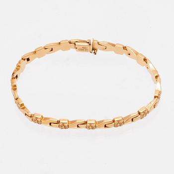 An 18K gold bracelet.