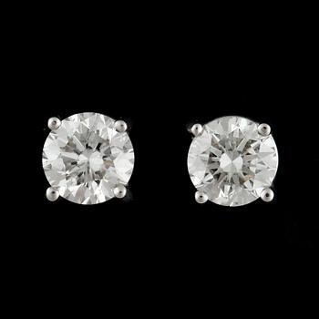 ÖRHÄNGEN, ett par, 18k vitguld med briljantslipade diamanter tot ca 0,8 ct. Vikt ca 2 gram. 2000-tal.