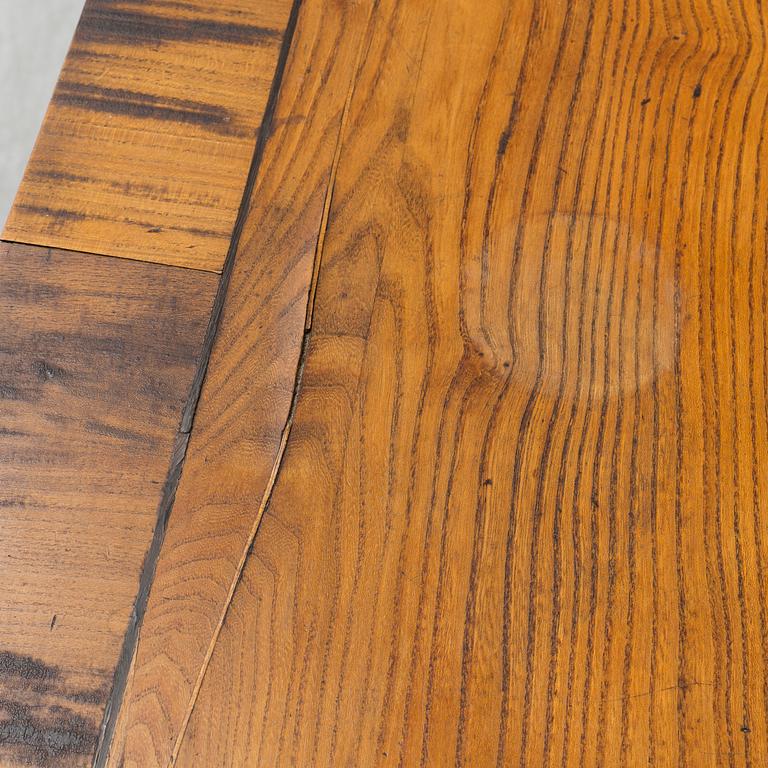 A Gustavian chest of drawers, 18th Century.