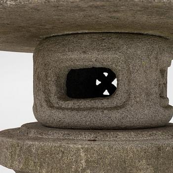 Lykta, ishi-dōrō 石灯籠, sten, Japan.