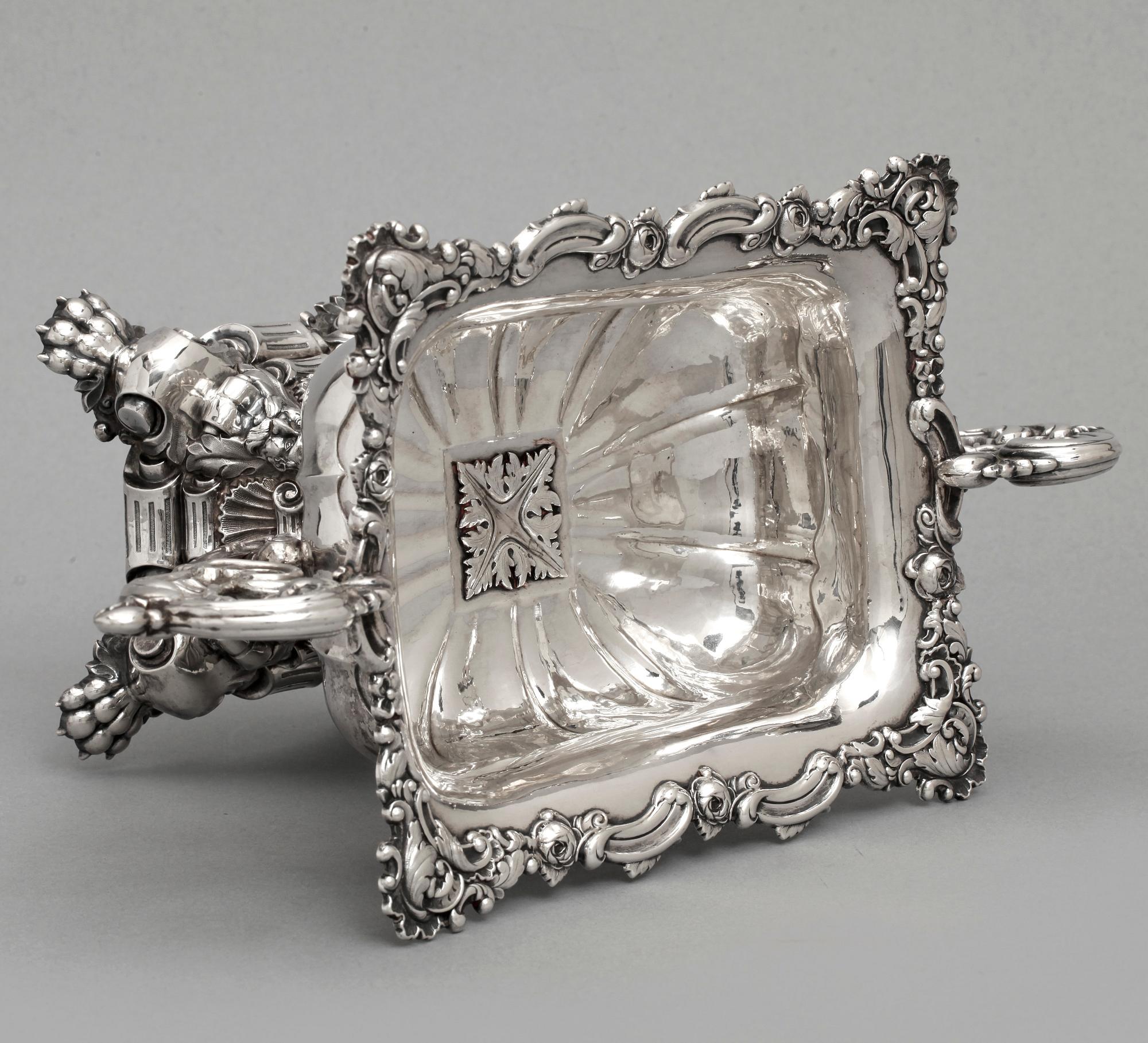 SKÅL PÅ FOT, silver, Gustaf Folcker, Stockholm 1842. Vikt c:a 640 g.