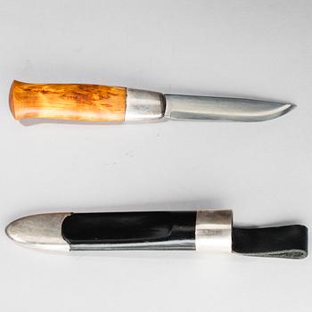 KNIV, David Andersen, sterling silver och läder, Norge, 1993.
Gåva till marinens kommendör, konteramiral Sakari Visa.