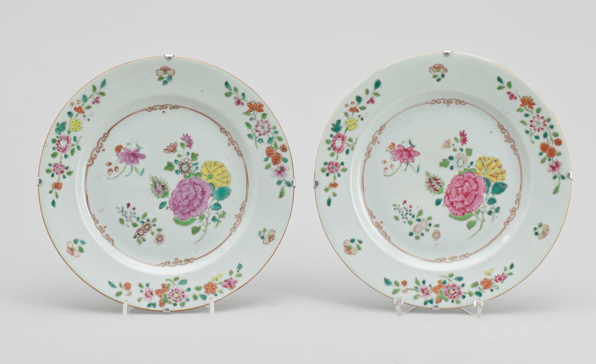 TALLRIKAR ett par, porslin, Qianlong, Kina 1700-tal.