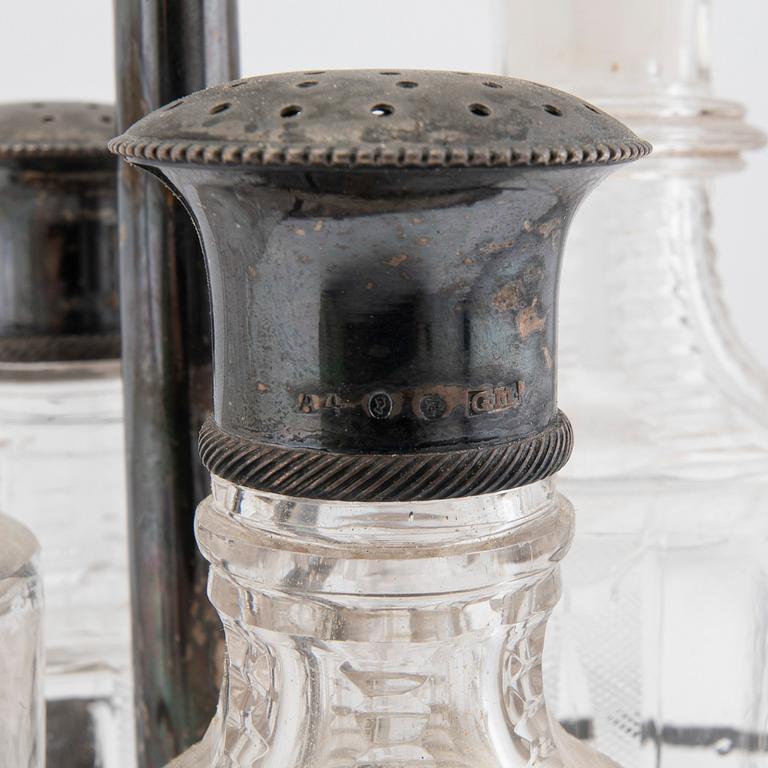 Gustaf Möllenborg, Bordssurtout, silver, för 2 karaffer samt 2 ströare, Stockholm, 1831.