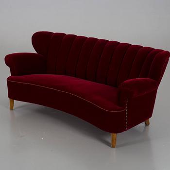 A 1940'S SOFA.