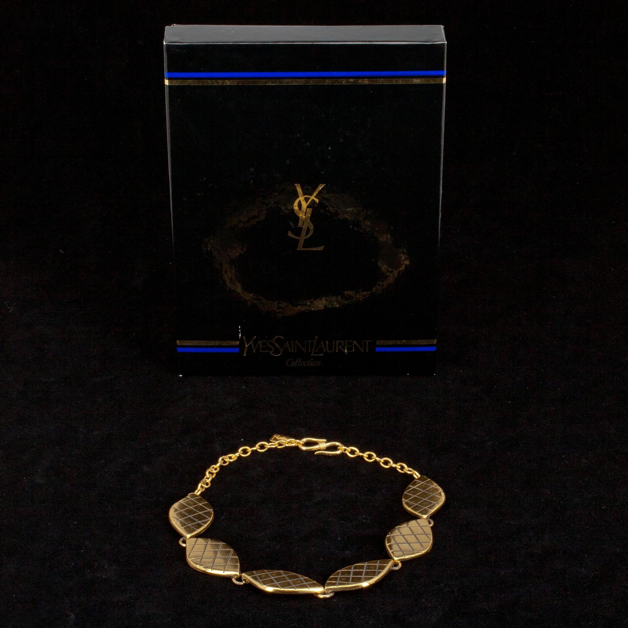 PUKUKORU, 3 osaa, Yves Saint Laurent.