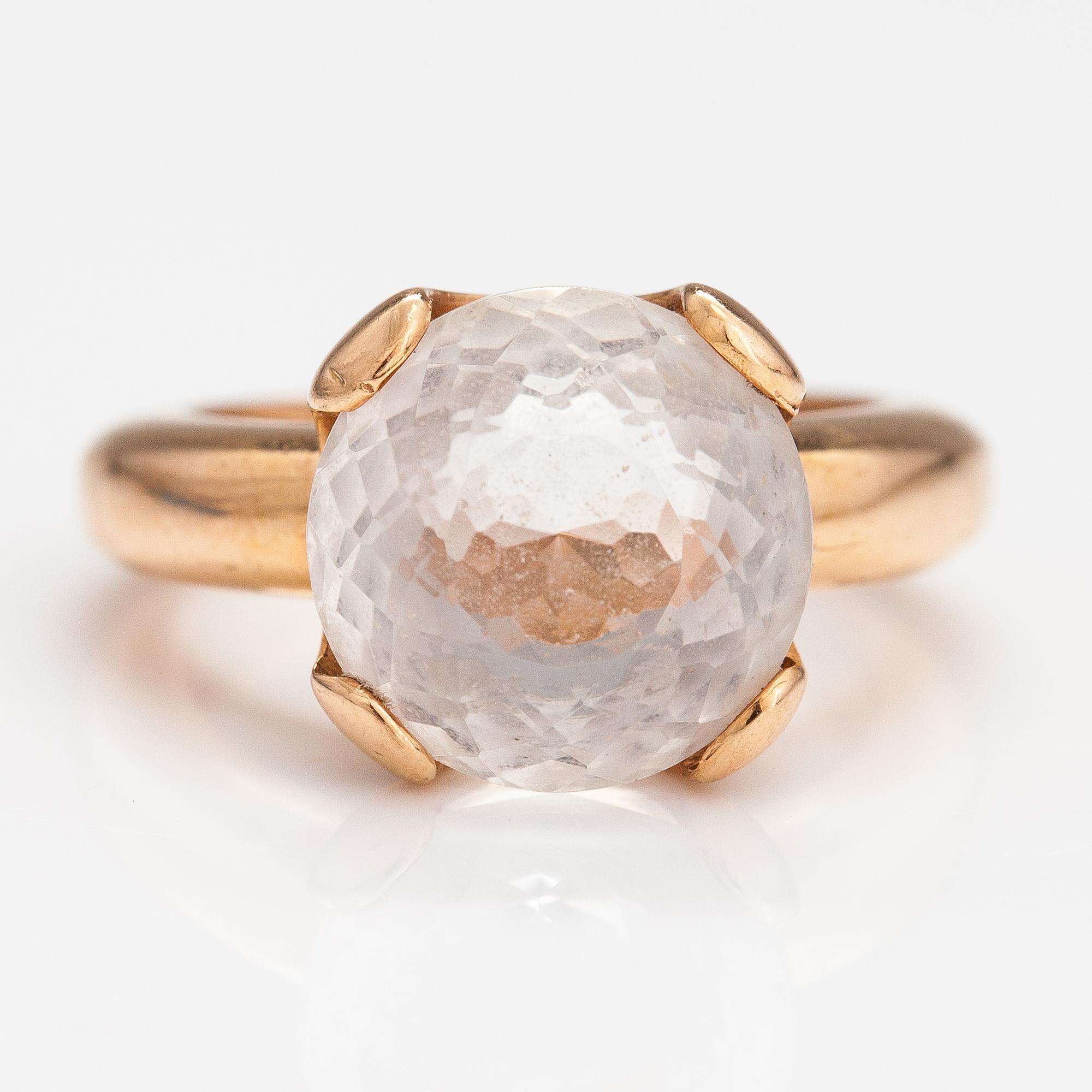 An 18K gold ring with a rock crystal. Le-Gi, Italy.