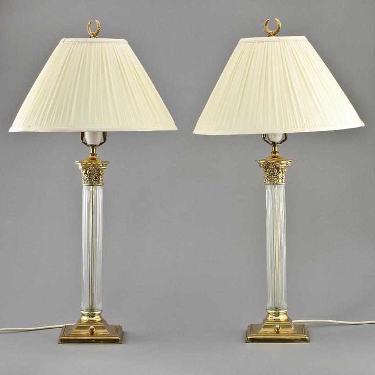 BORDSLAMPOR, ett par, gustaviansk stil, 1900-talets fjärde kvartal.
