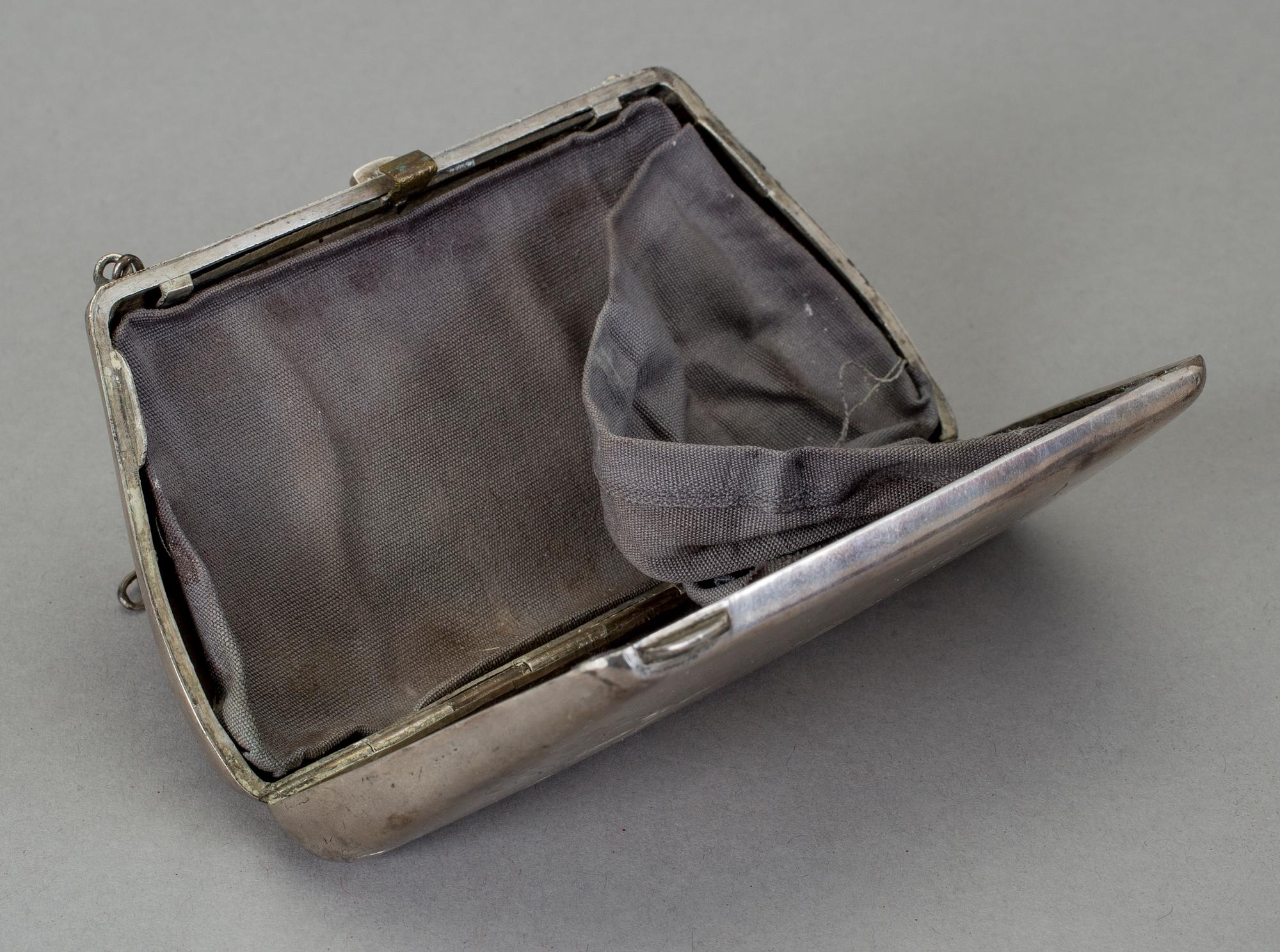 PORTMONNÄ, silver, Ryssland 1908-17. Vikt ca 159 gram.